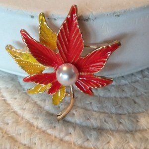 SKEDS Painting Daisy Flower Enamel Brooches Pin w/Faux Pearl
